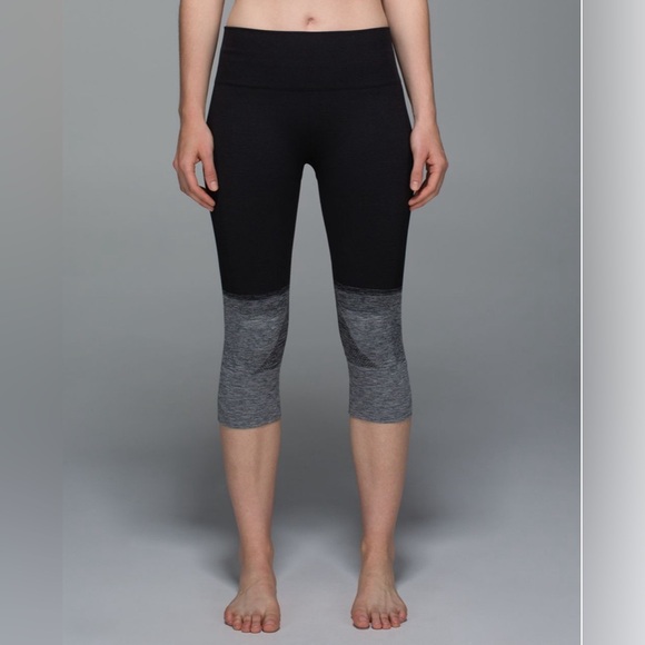 Lululemon Seamlessly Street Crop Heathered Black. Size 6 based on measurements. - Picture 3 of 12